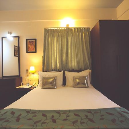 Hotel Casa Broadway Calcutta Exteriör bild