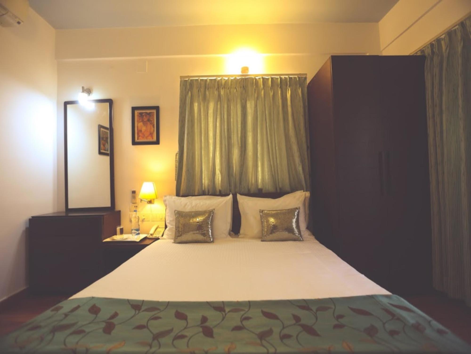 Hotel Casa Broadway Calcutta Exteriör bild